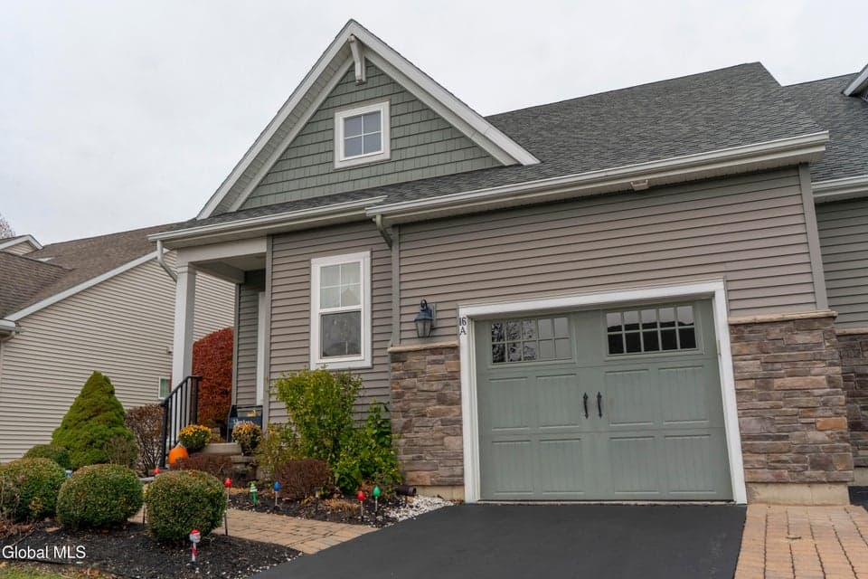 16A Winchester Place, Halfmoon, NY, photo 2