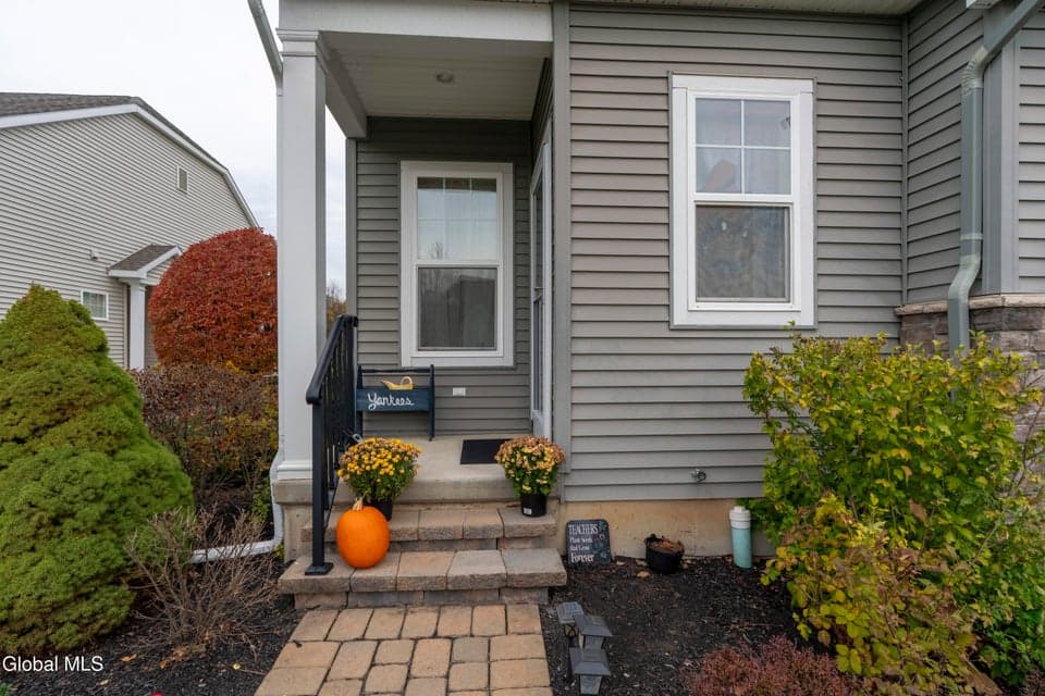 16A Winchester Place, Halfmoon, NY, photo 3