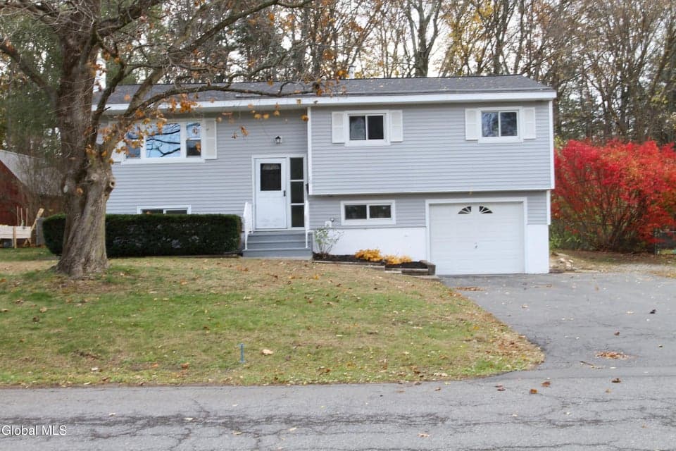 10 Anne Drive, Guilderland, NY 12303, photo 1