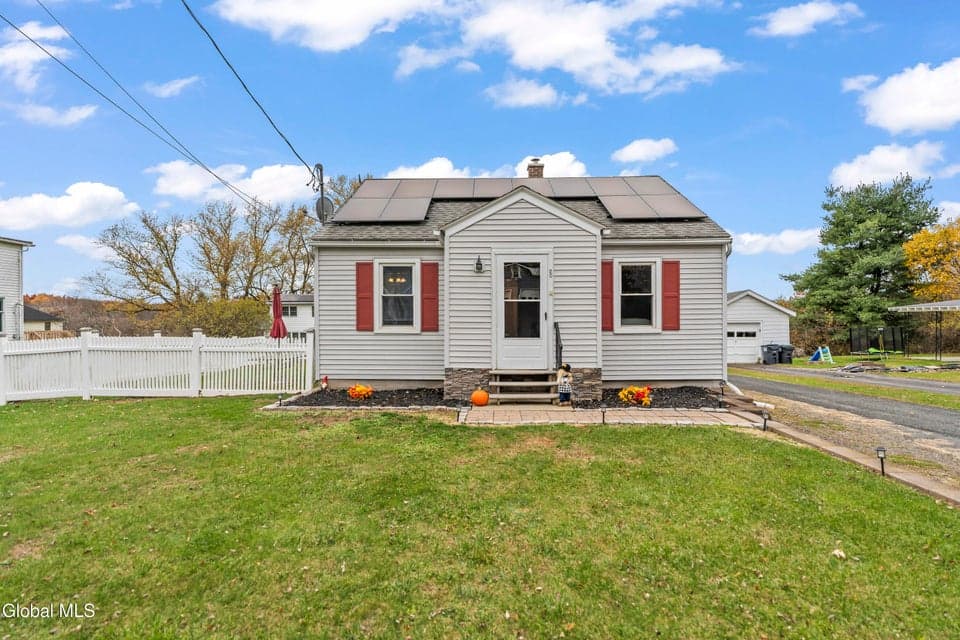20 Fairview Avenue, photo 1