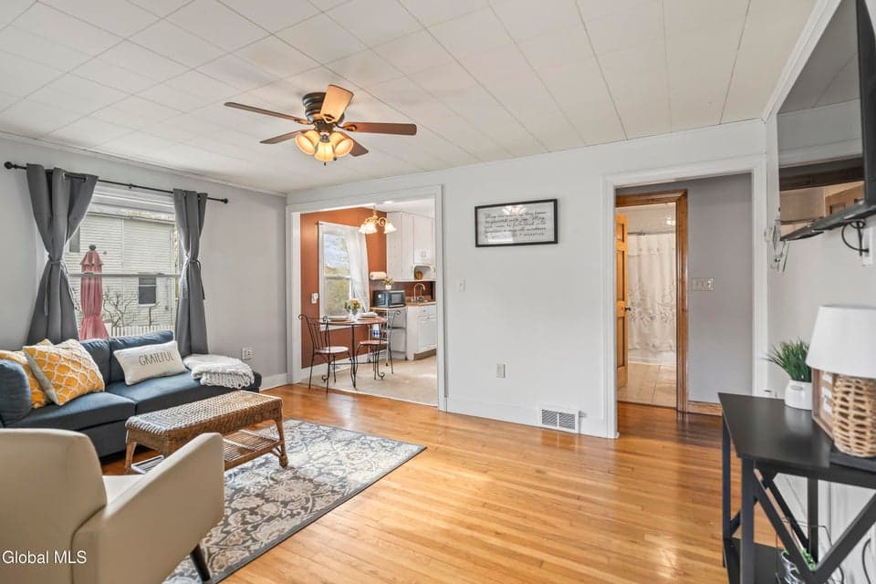 20 Fairview Avenue, photo 3