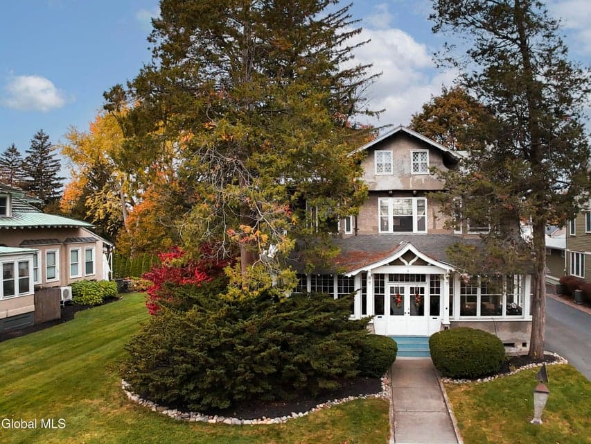 6 Manning Boulevard, photo 2