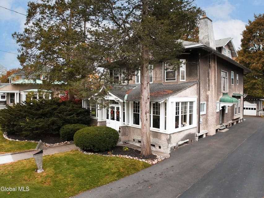 6 Manning Boulevard, photo 3