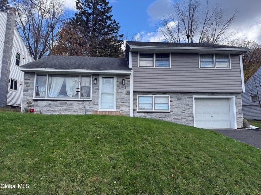 752 7th Avenue, photo 1