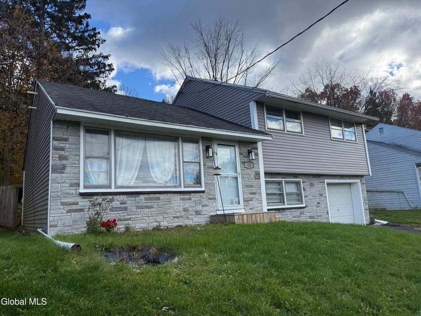 752 7th Avenue, photo 2