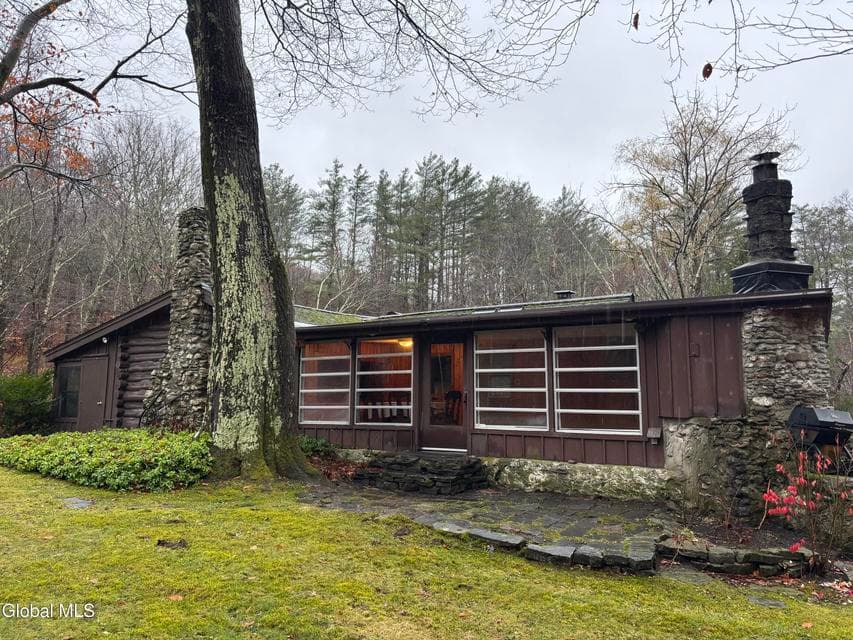 140 E Hollow Road