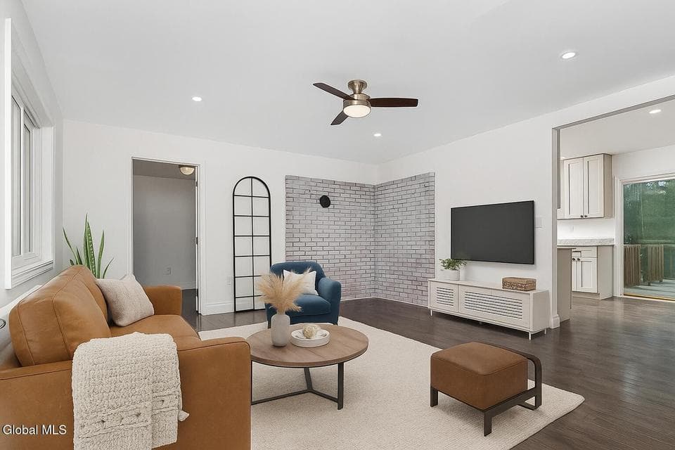 547 Middle Grove Road, photo 3