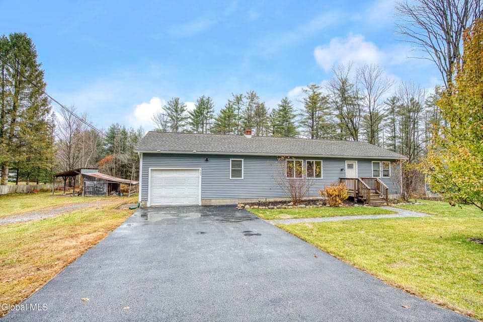 547 Middle Grove Road, photo 2
