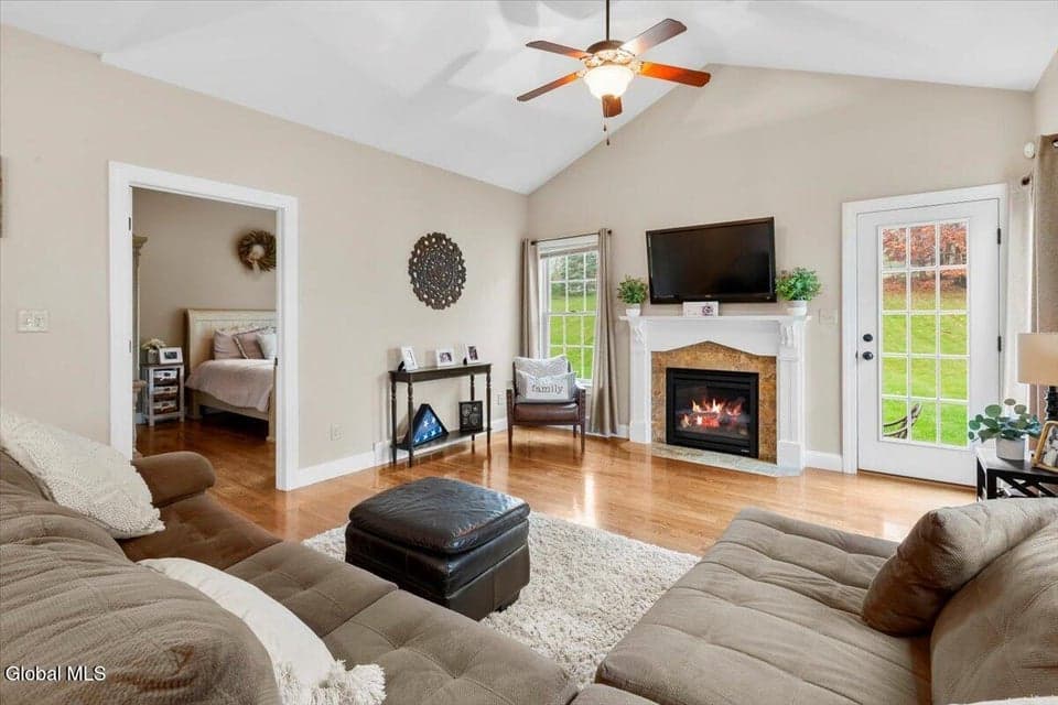 57 Averill Avenue, photo 4