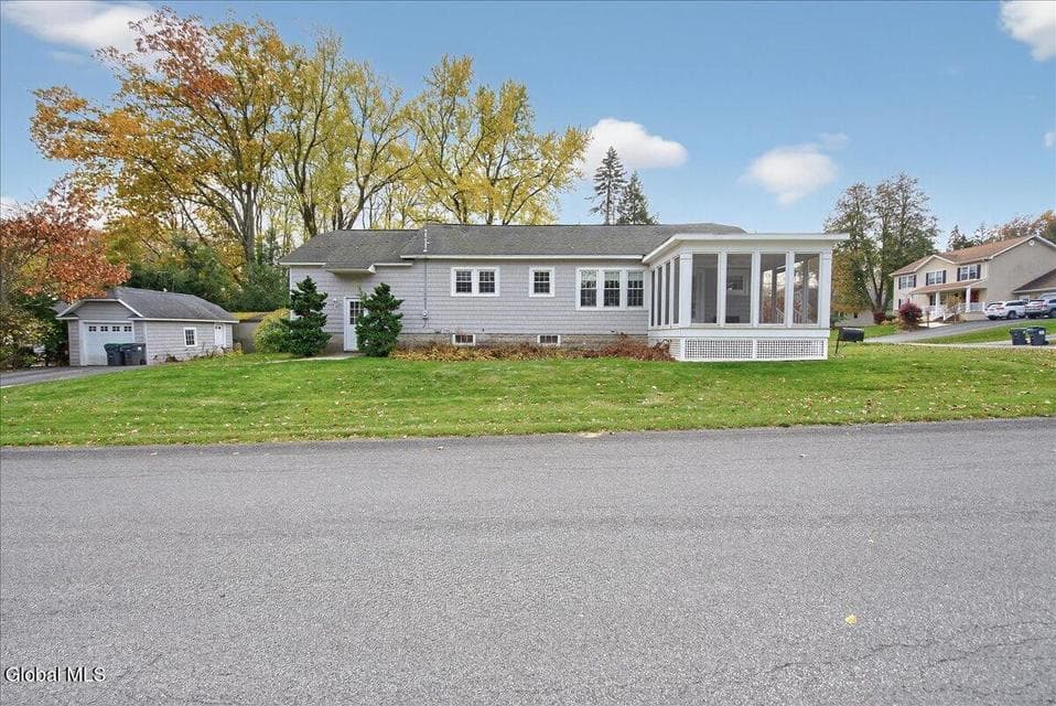 1158 Hedgewood Lane, photo 2