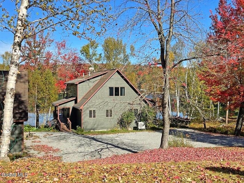 83 Burritt Lane, photo 2