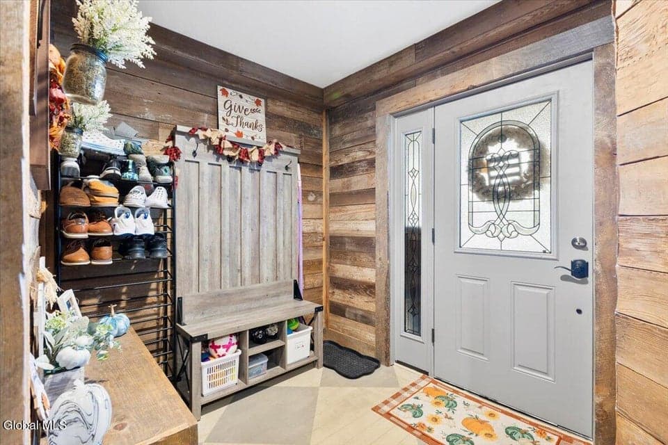 949 Hudson Avenue, photo 4