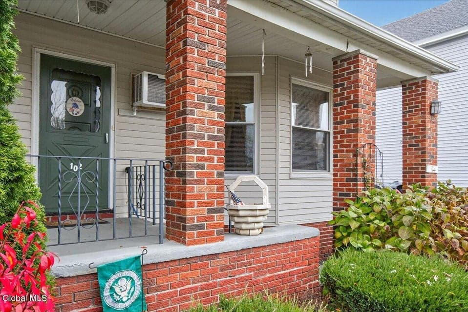 102 S Crystal Street, photo 2