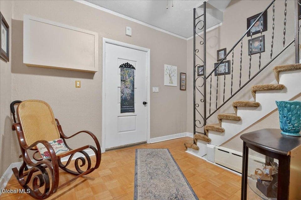 102 S Crystal Street, photo 3