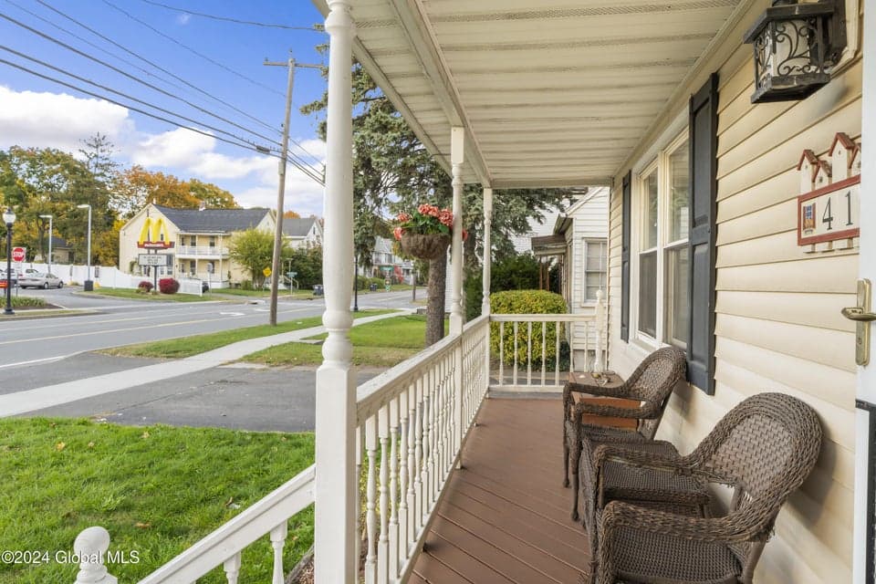 41 Saratoga Avenue, photo 3