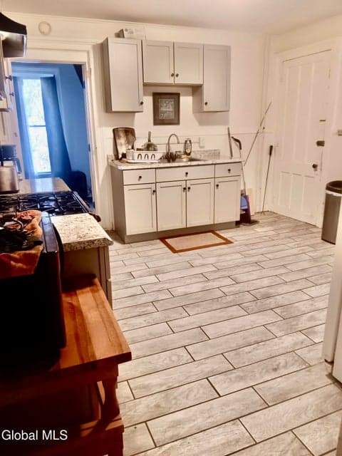 137 2nd Avenue, photo 4