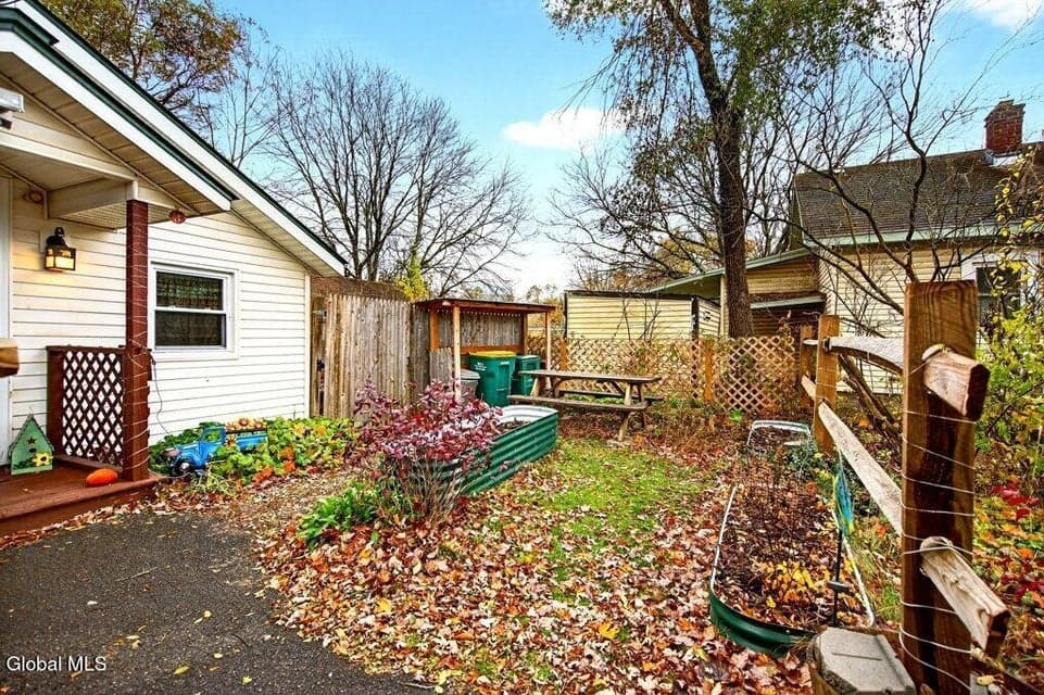 2553 3rd Avenue, photo 2