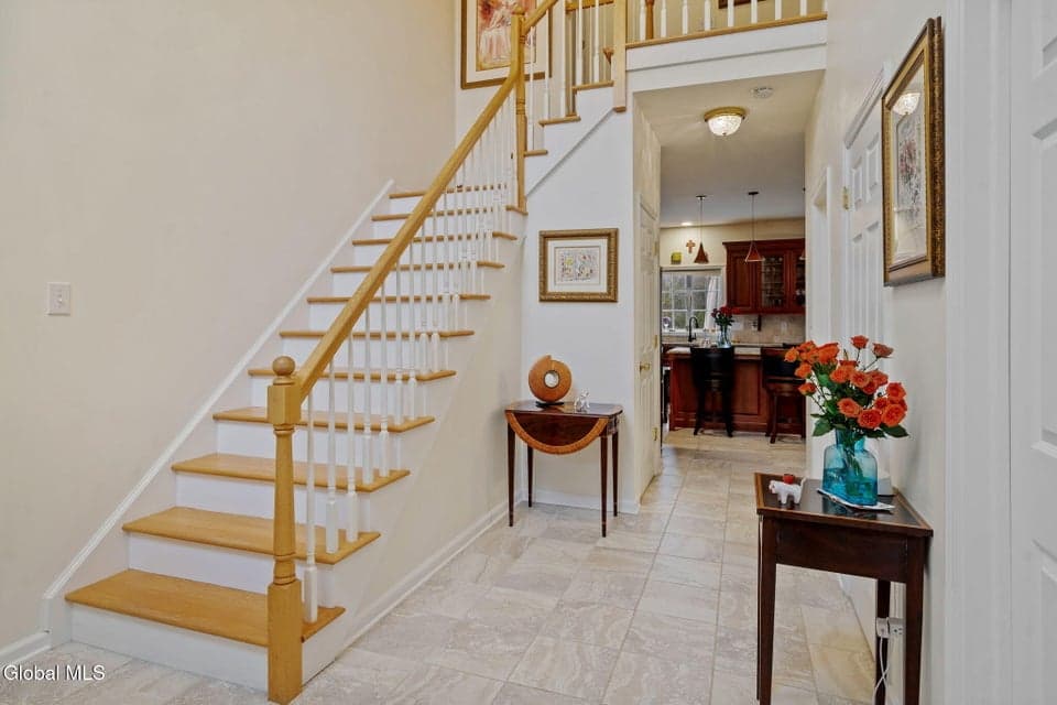 321 Saint Ann Drive, photo 4