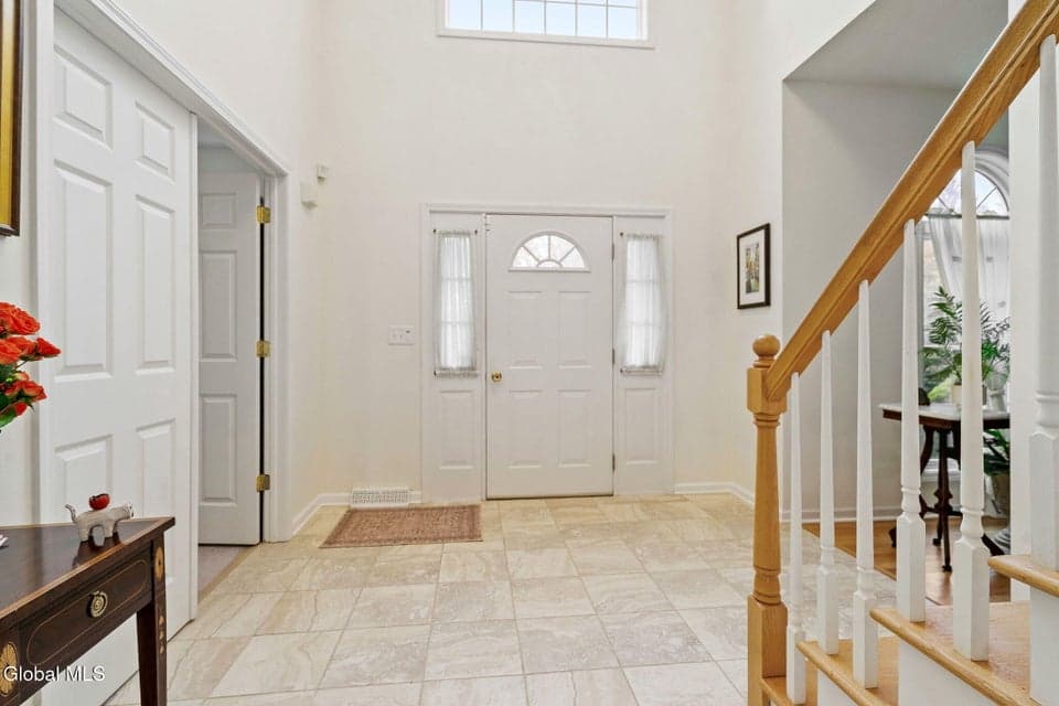 321 Saint Ann Drive, photo 3