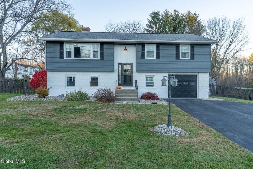11 Walnut Road, photo 1