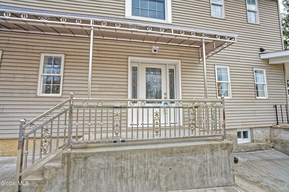 2 Cemetery Street, photo 3