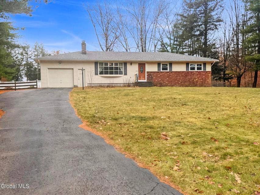 102 Edgewood Drive, photo 2