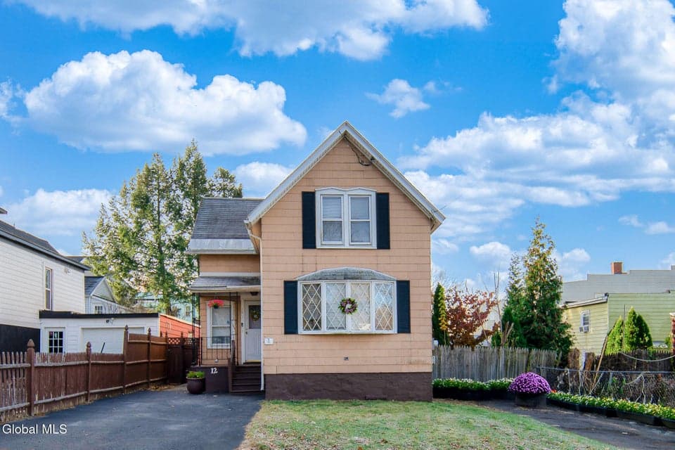 12 Chestnut Street, photo 1
