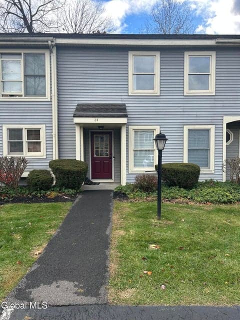 24 Minuteman Court, photo 1