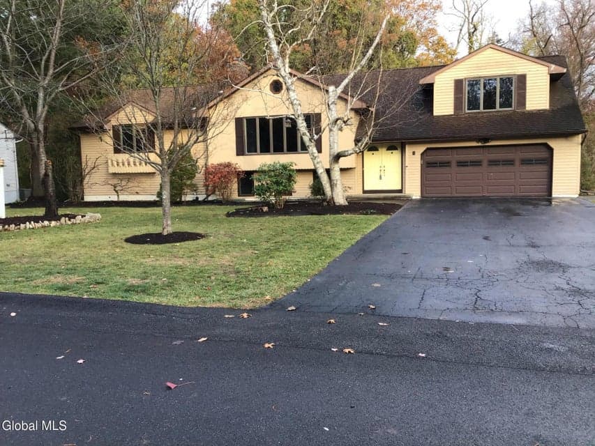 9 Laurel Drive, photo 1