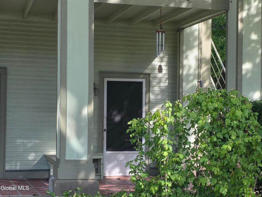 125 Union Avenue, photo 2