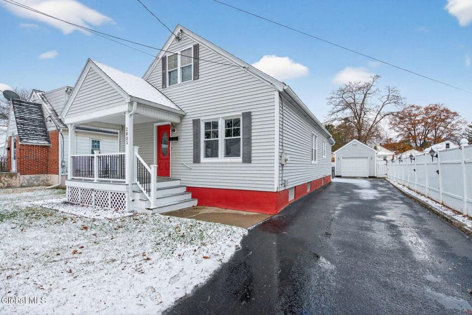 2803 Wellington Avenue, photo 1
