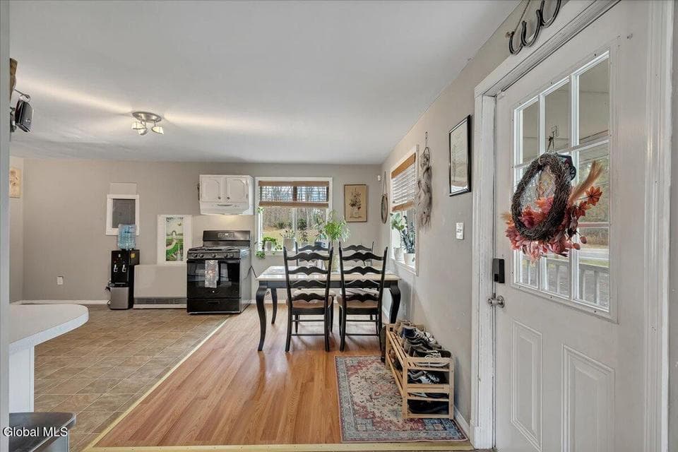 9057 NY-32, photo 3