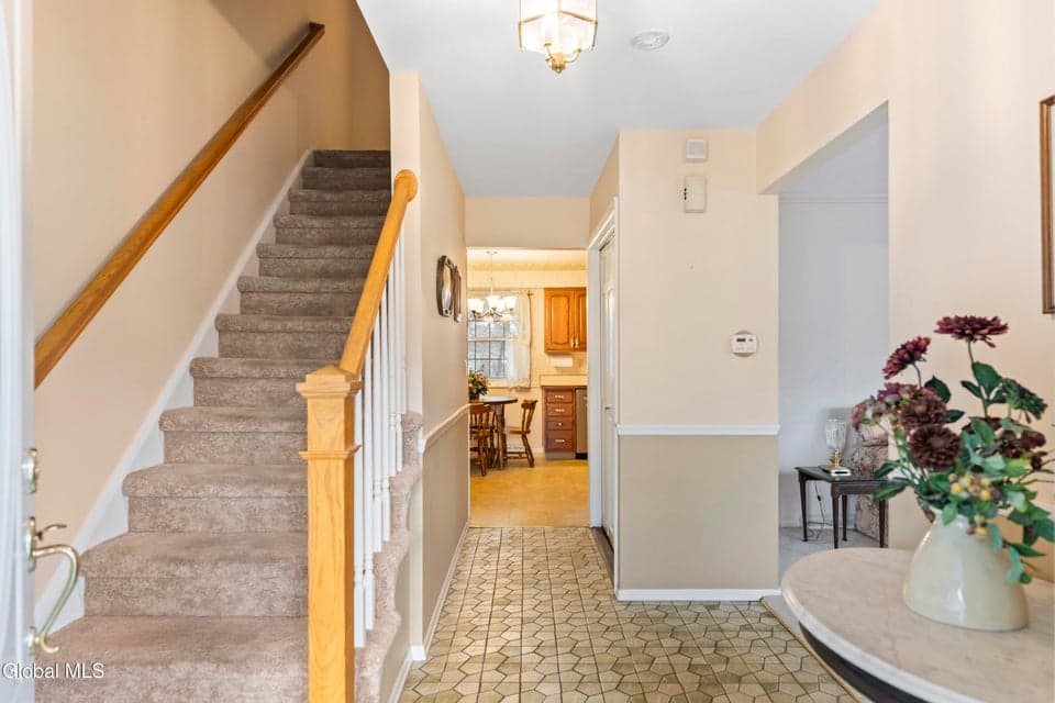 11 Westchester Drive, photo 2