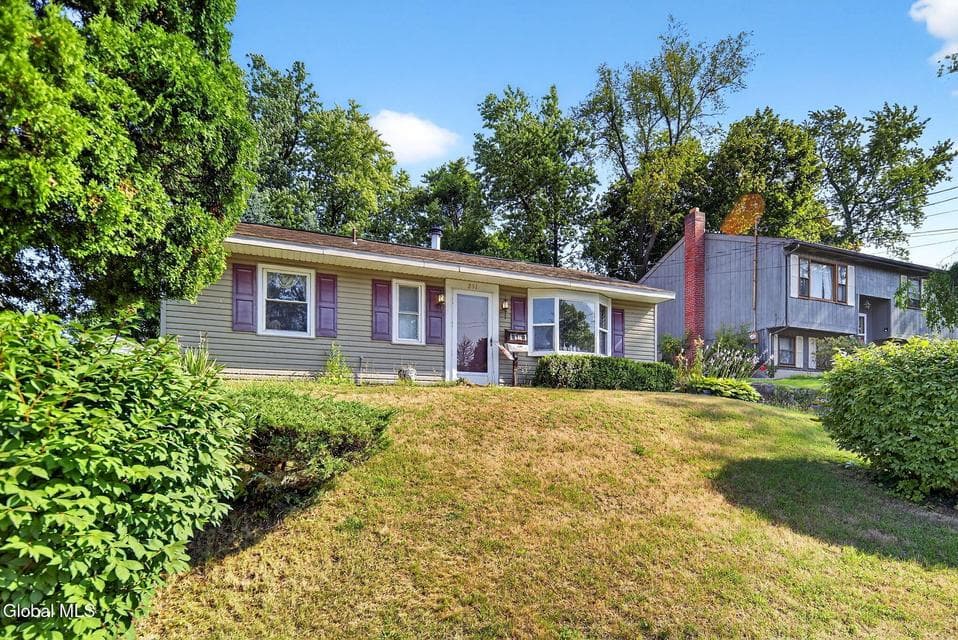 231 Washington Ave E, photo 3
