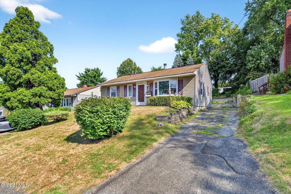 231 Washington Ave E, photo 2