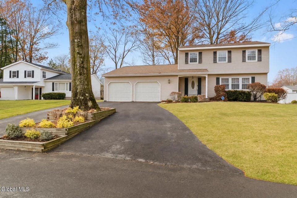 11 Westchester Drive, photo 1