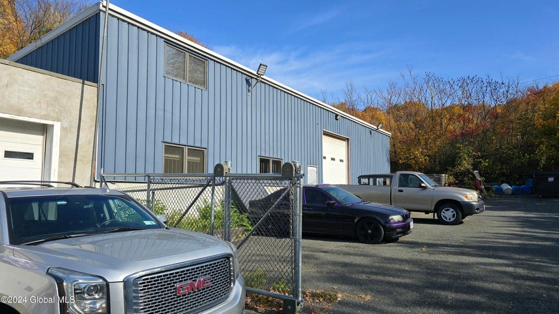 580 4th Street, photo 2