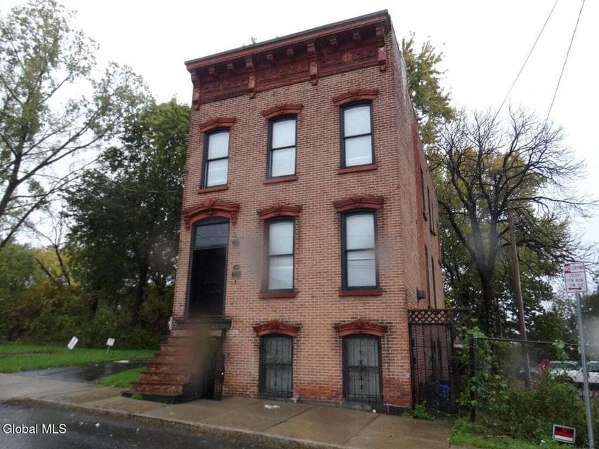 39-47 Ten Broeck Place, photo 2