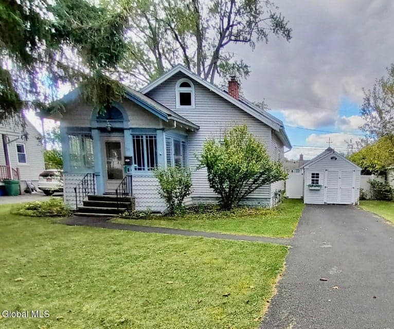27 Pershing Avenue, photo 1