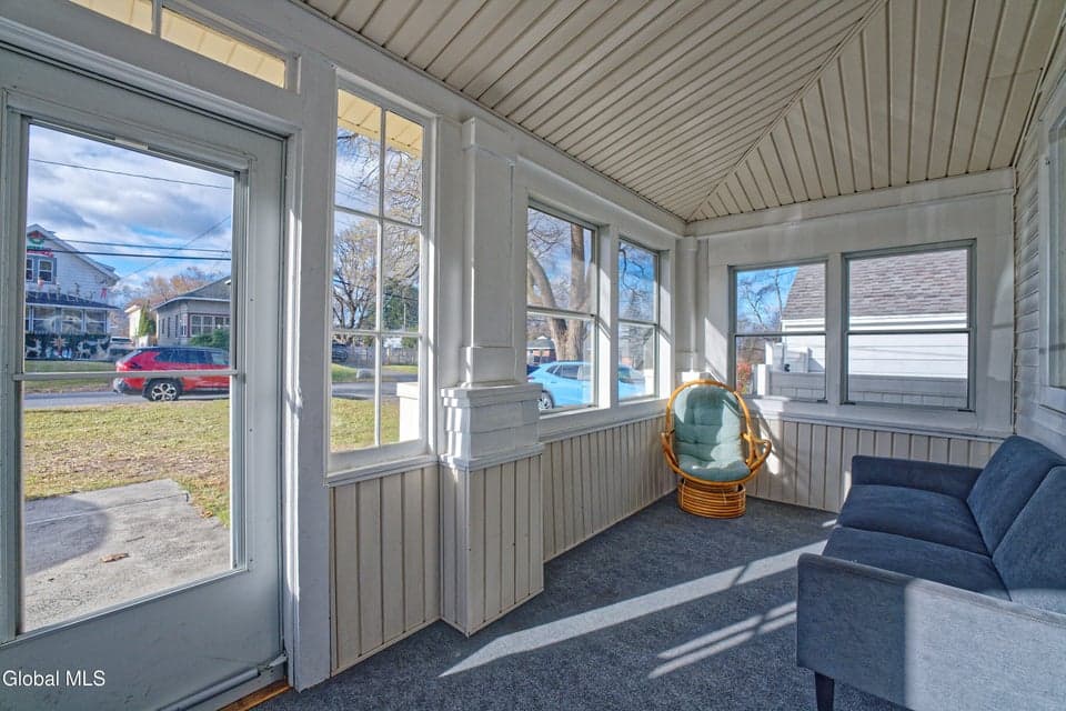 145 Berkshire Boulevard, photo 2