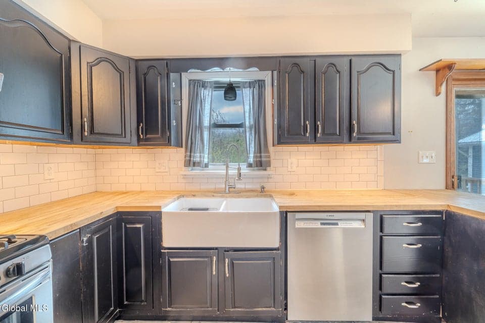378 Burden Lake Road, photo 5