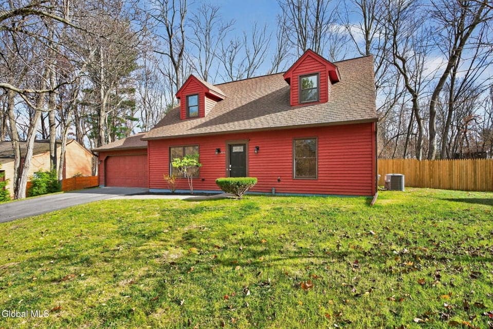 203 Woodscape Drive, photo 1