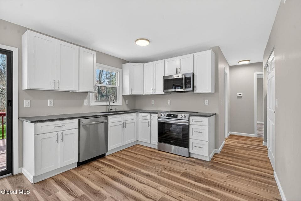 203 Woodscape Drive, photo 2