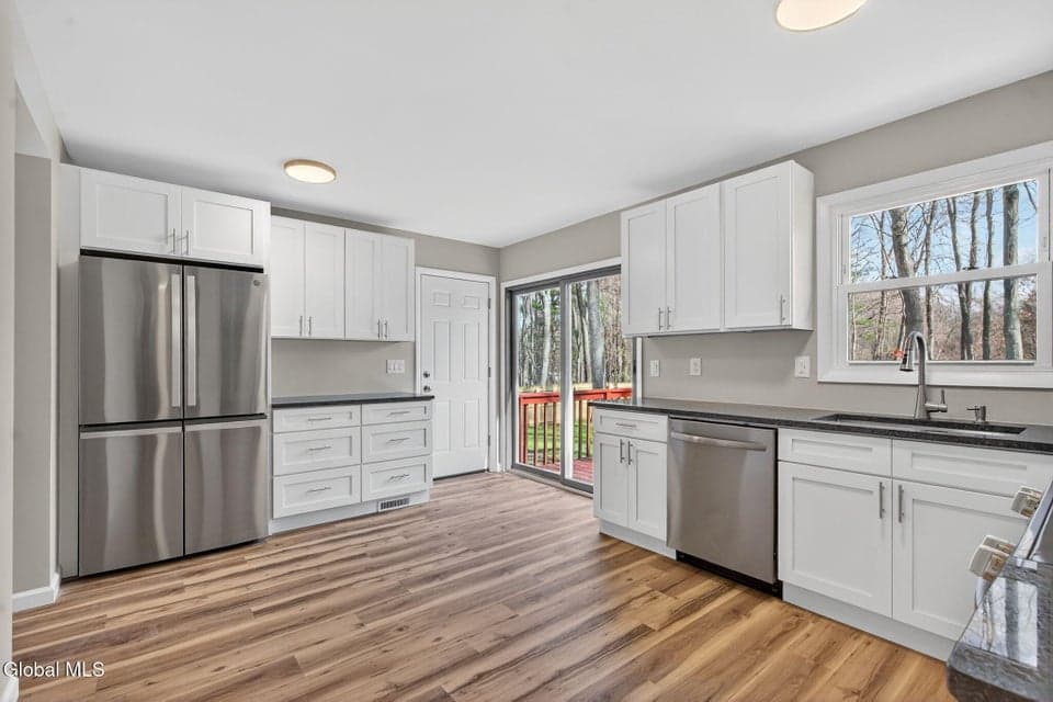 203 Woodscape Drive, photo 3
