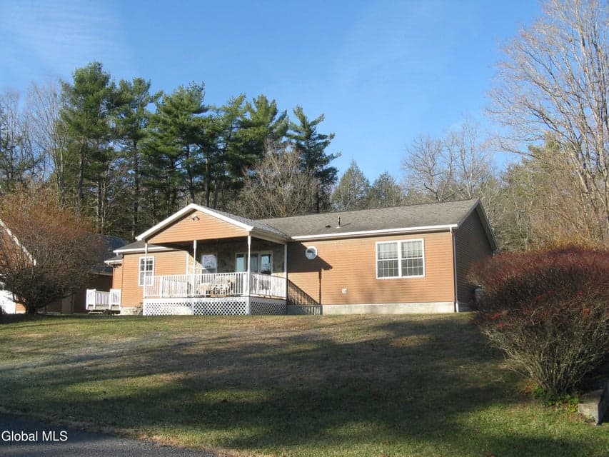 92 Rock City Road, photo 1