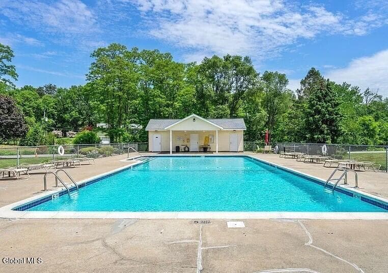 1208 Greenwich Drive, photo 2