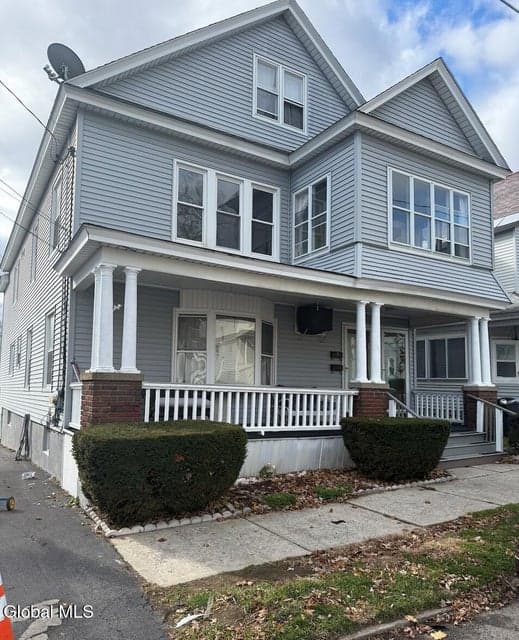 58 Lincoln Avenue, photo 1
