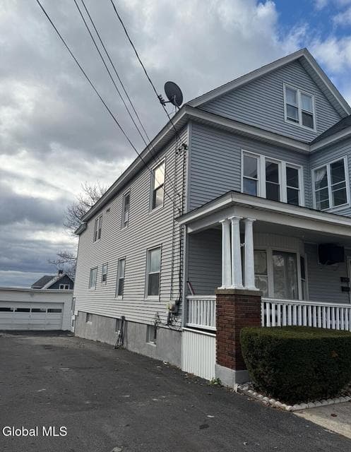 58 Lincoln Avenue, photo 3