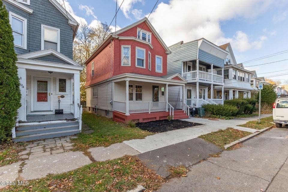 596 Morris Street, photo 2