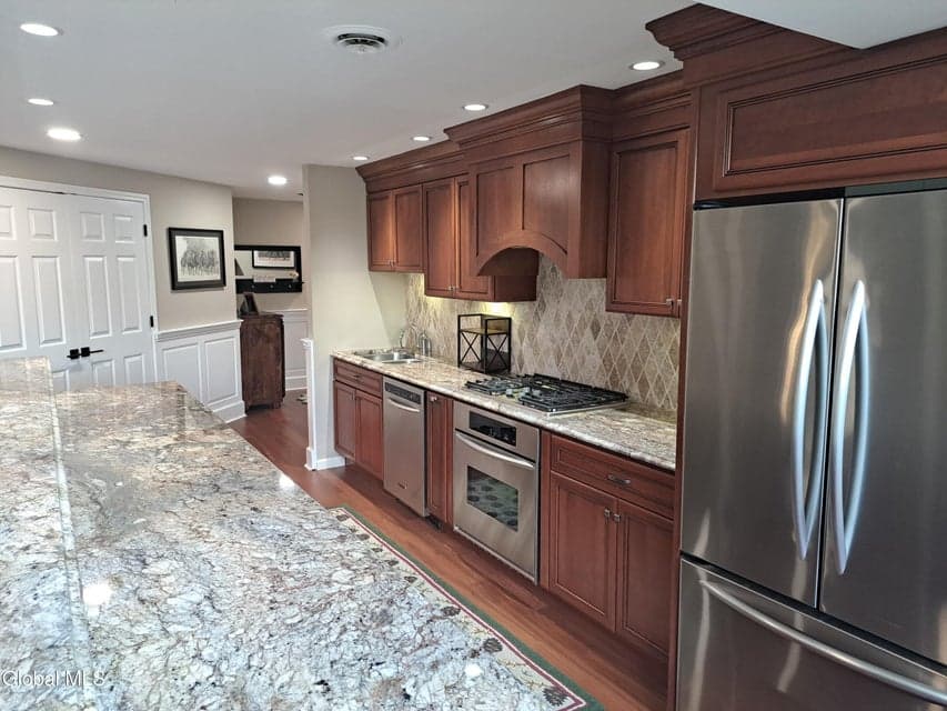 106 Spring St Street, photo 3